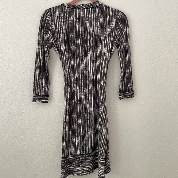 BCBG Wrap Dress size XS - Picture 6 of 6